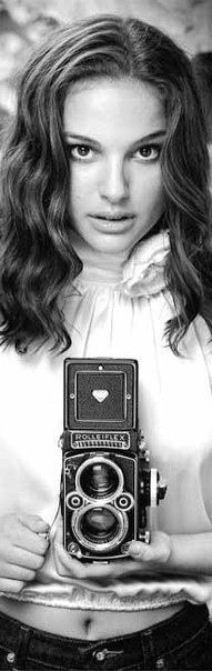 1_Natalie-Portman-with-a-Rolleiflex